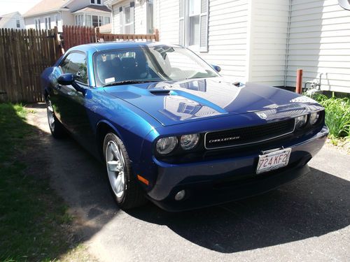 Blue 2009 dodge challenger se coupe 2-door 3.5l 52000 miles loan title from usaa