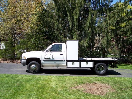 1998 dodge ram 3500 diesel flatbed**new engine @100,000 miles**