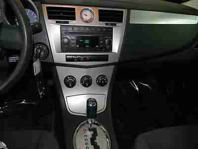 Touring Convertible 2.7L CD 4 wheel disc brakes ABS brakes AM/FM radio Compass, image 8