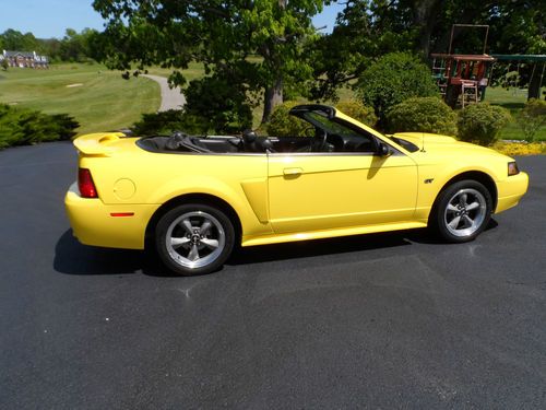 2002 ford mustang gt convertible 2-door 4.6l ***20k miles!!!!***