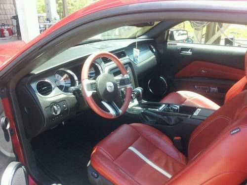 2010 ford mustang gt coupe 2-door 4.6l *low miles*