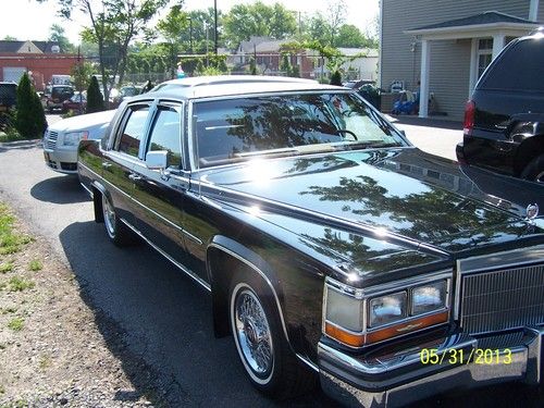1986 Cadillac Fleetwood Brougham Black / Red Leather Fabulous Condition Exc, image 2