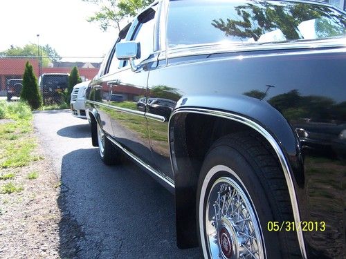 1986 Cadillac Fleetwood Brougham Black / Red Leather Fabulous Condition Exc, image 10