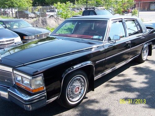 1986 Cadillac Fleetwood Brougham Black / Red Leather Fabulous Condition Exc, image 11