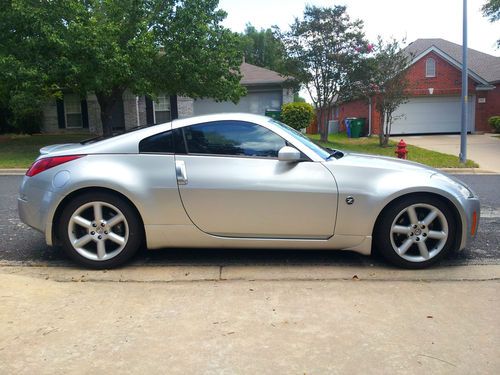 2004 nissan 350z touring coupe 2-door 3.5l