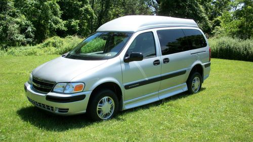 2003 chevrolet venture braun entervan hi-top side loading wheelchair van