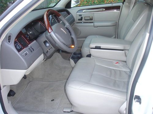2009 lincoln town car signature sedan