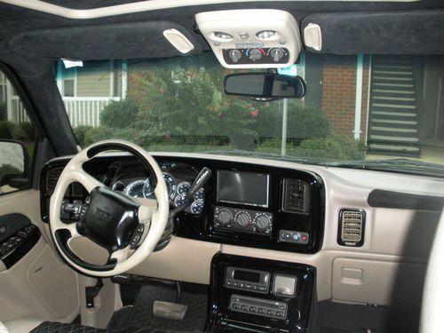 2002 GMC Yukon XL 1500 Denali Sport Utility 4-Door 6.0L, image 8
