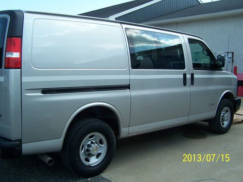 2006 chevrolet express 3500 base standard cargo van 4-door 6.0l