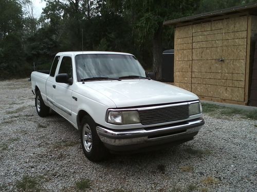 White ford ranger xlt