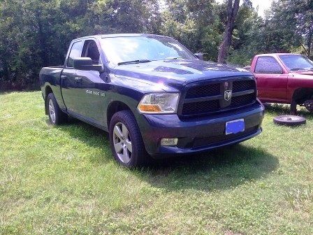 2012 dodge ram 1500 express, 4x4, quad cab, 5.7 hemi.