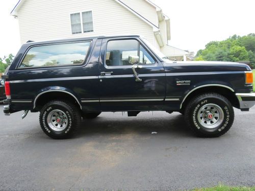 Full size bronco 4x4, v-8, nos lock out hubs, new paint, new fireston at's