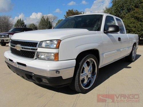 07 silverado  c1500 x-cab 5.3l vortec v8 28k miles 20's swb clean