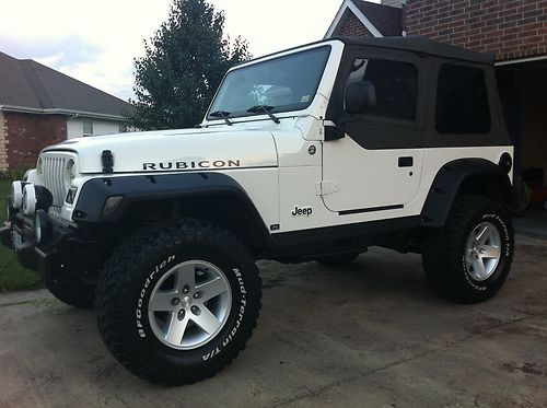 Jeep wrangler - lifted with extras...super nice