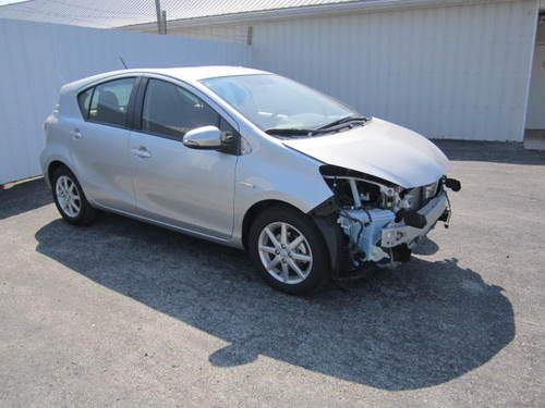 2013 prius c  minor damage salvage title runs and drives rebuilder rebuildable
