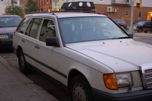 1987 300td mercedes diesel wagon (w124 body style)