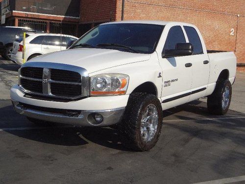 2006 dodge ram 2500 slt quad cab damaged rebuilder runs! cooling good wont last!