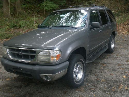 1999 ford explorer xlt sport utility 4-door 5.0l very clean, no reserve!