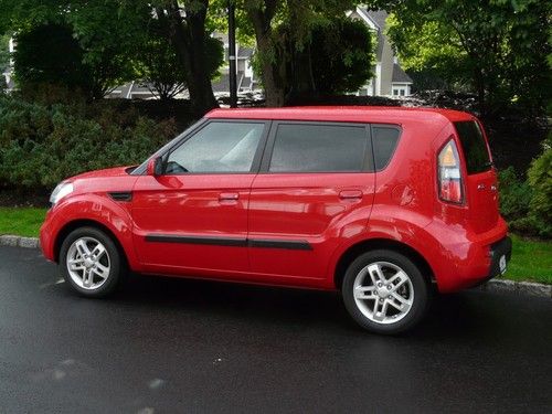 2010 kia soul plus hatchback 4-door 2.0l