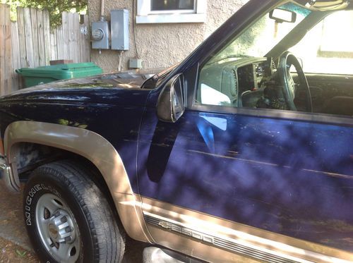 96 4X4 K2500 Turbo Diesel Suburban NO RESERVE, image 3