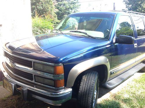 96 4X4 K2500 Turbo Diesel Suburban NO RESERVE, image 6
