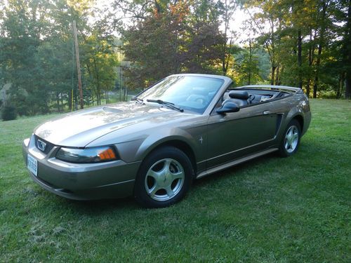 2001 ford mustang base convertible 2-door 3.8l