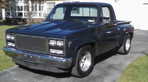 1986 chevy c-10 stepside big block.