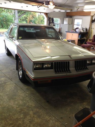 1984 oldsmobile cutlass calais hurst coupe 2-door 5.0l