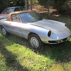 Alfa romeo spider 1976 with dual webers