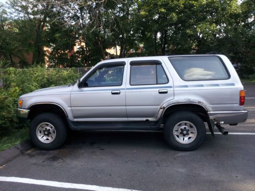 Toyota 4 runner 1992,sr5 v6 ,4x4,gray,motor good conditiction, inside good