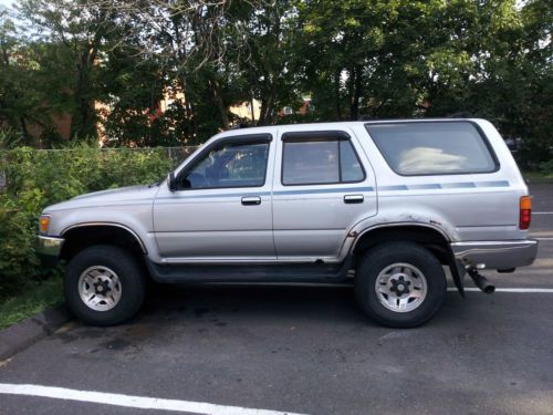 Toyota 4 runner 1992,sr5 v6 ,4x4,gray,motor good conditiction, inside good