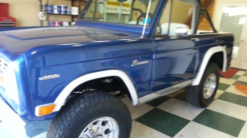 1969 ford bronco 4x4 with a numbers matching 302 v8 and a 3 speed manual trans