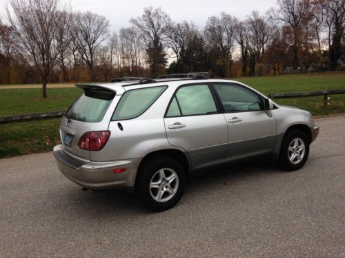 Silver exterior. gray leather interior. sunroof. 130,900 miles.