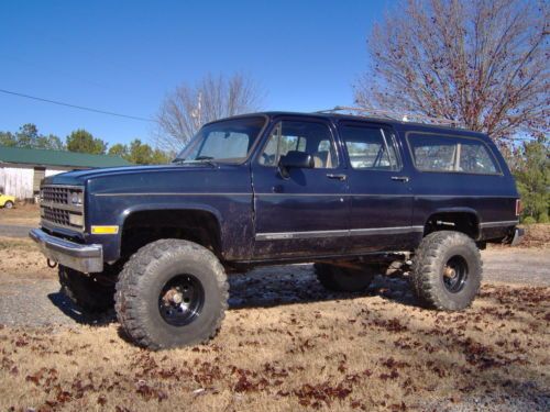 1990 Chevy Suburban 4x4, 350ci V-8, 38x15.50x16 Super Swampers, Lifted, Off Road, image 3