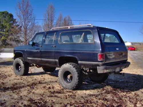 1990 Chevy Suburban 4x4, 350ci V-8, 38x15.50x16 Super Swampers, Lifted, Off Road, image 4
