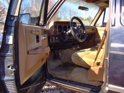 1990 Chevy Suburban 4x4, 350ci V-8, 38x15.50x16 Super Swampers, Lifted, Off Road, image 7