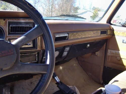 1990 Chevy Suburban 4x4, 350ci V-8, 38x15.50x16 Super Swampers, Lifted, Off Road, image 9