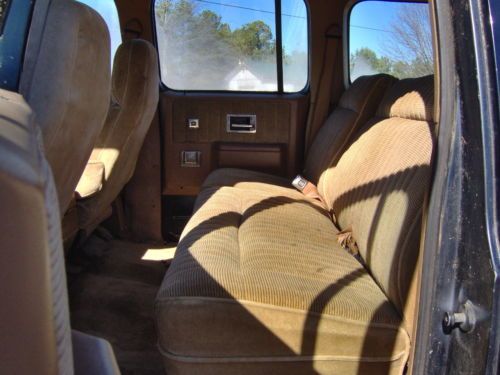 1990 Chevy Suburban 4x4, 350ci V-8, 38x15.50x16 Super Swampers, Lifted, Off Road, image 10
