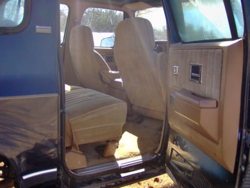 1990 Chevy Suburban 4x4, 350ci V-8, 38x15.50x16 Super Swampers, Lifted, Off Road, image 12