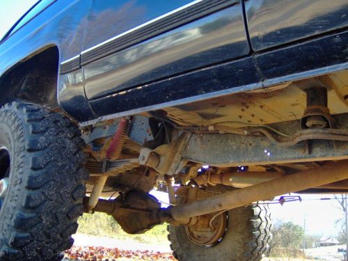 1990 Chevy Suburban 4x4, 350ci V-8, 38x15.50x16 Super Swampers, Lifted, Off Road, image 16