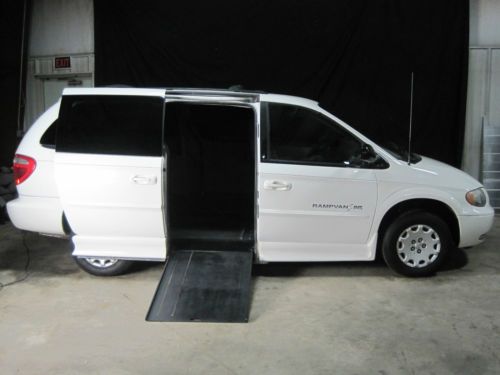 2003 chrysler town&amp;country braun / ims wheelchair accessible van with kneeling