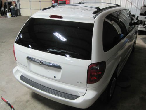 2003 Chrysler Town&Country Braun / IMS wheelchair accessible van with kneeling, image 8