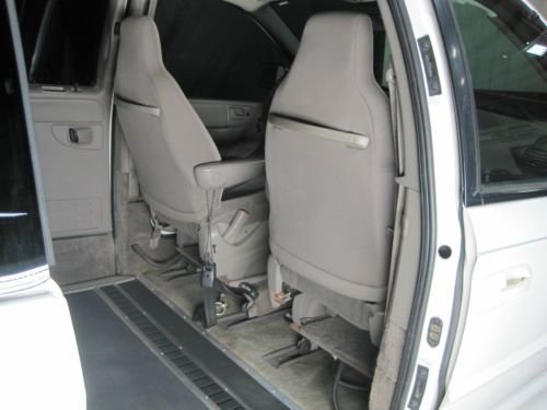 2003 Chrysler Town&Country Braun / IMS wheelchair accessible van with kneeling, image 16