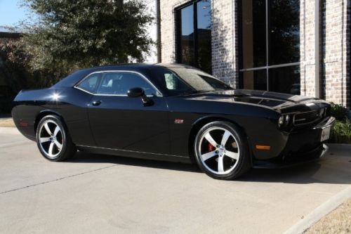 6.4l hemi,6-speed,navigation,media center,premium sound,20&#039;s,black,gray stripes!