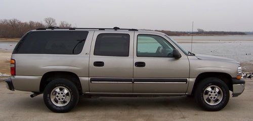 2001 chevrolet suburban ls - leather - rear entertainment center