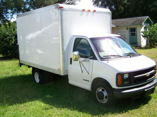 2000 chevrolet 3500 box truck with liftgate