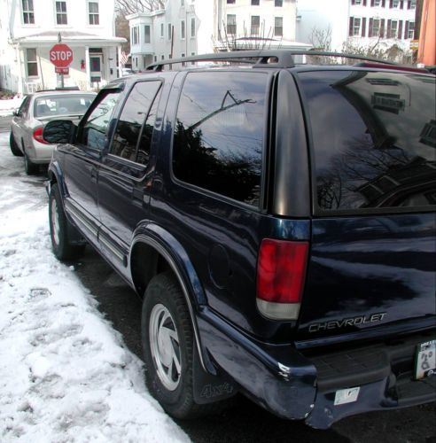 2001 s-10 blazer ls 4x4 4- door blue 112,815 miles {needs motor work}