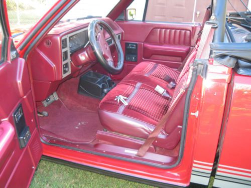 1989 Dodge Dakota Sports Convertible Pickup Truck, image 2