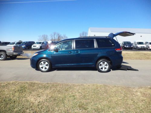 2011 toyota sienna wheelchair/handicap ramp van rear entry conversion
