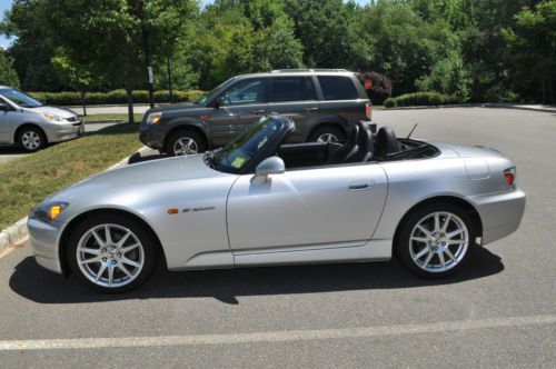 2005 honda s2000 base convertible 2-door 2.2l